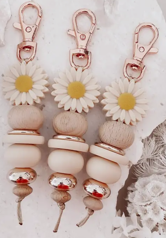 Lazy Daisy Keychain - Creamy Beige