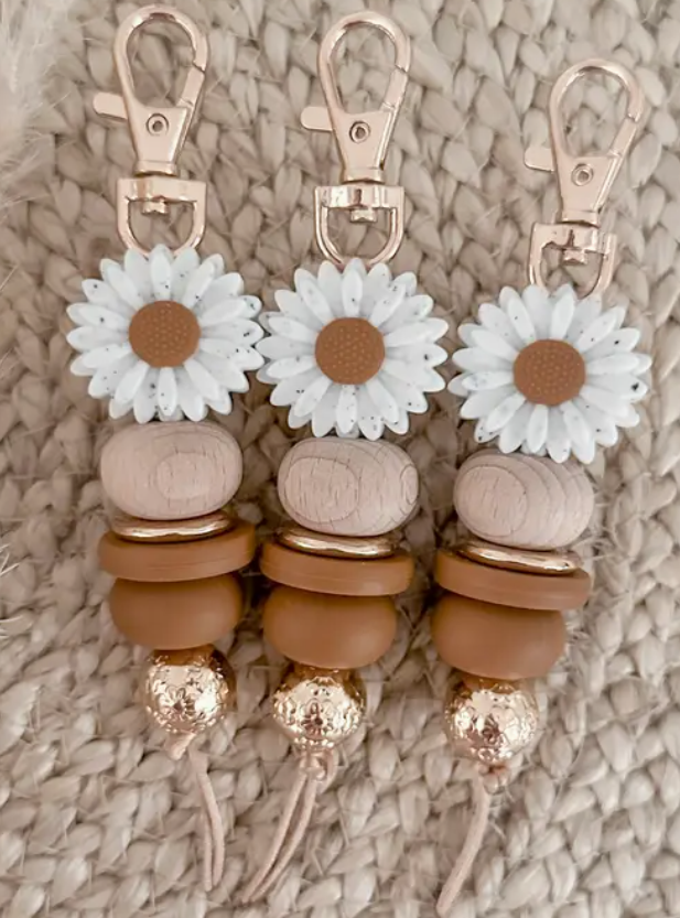 Lazy Daisy Keychain - Tan Speckle