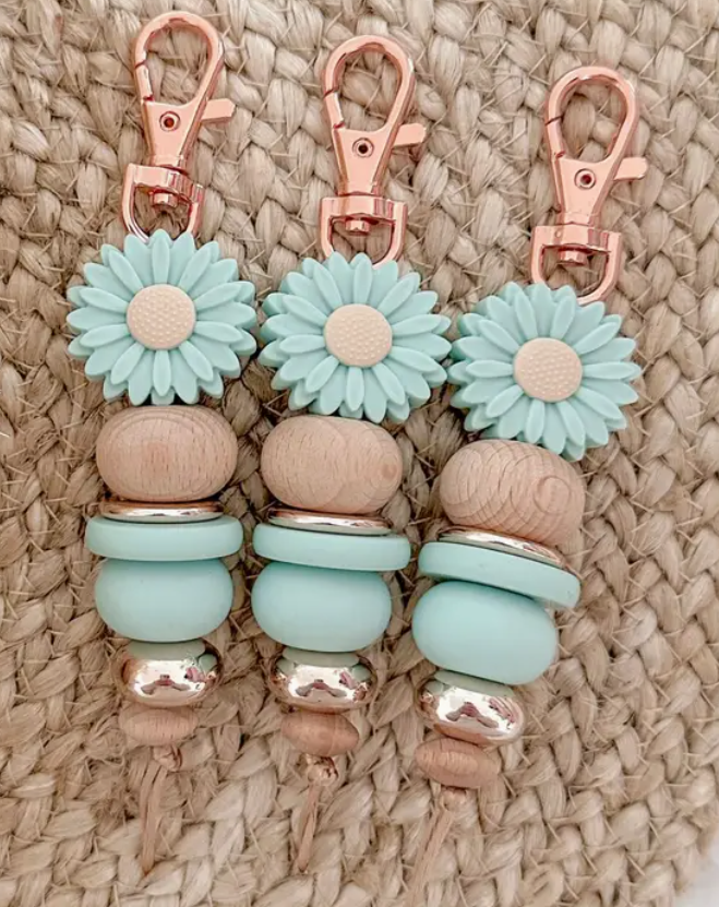 Lazy Daisy Keychain - Seafoam