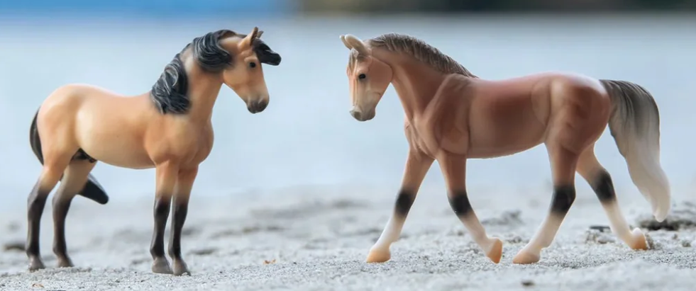 Breyer Stablemate Horse & Foal Surprise Family B Shimmering Sands - TBS10623