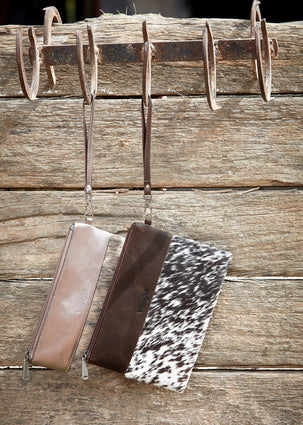 WRANGLER WOMENS COWHIDE CLUTCH