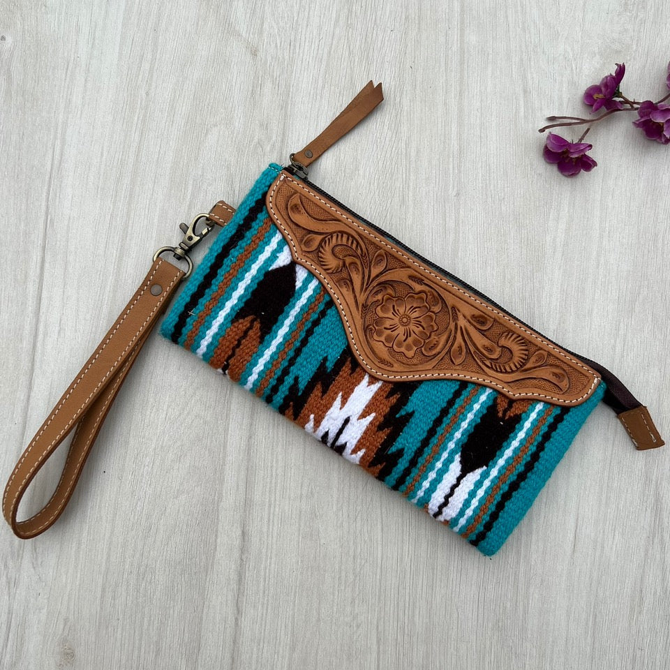 The Design Edge - Tooled Saddle Blanket Clutch – TSB41D - Tan Tooled Leather