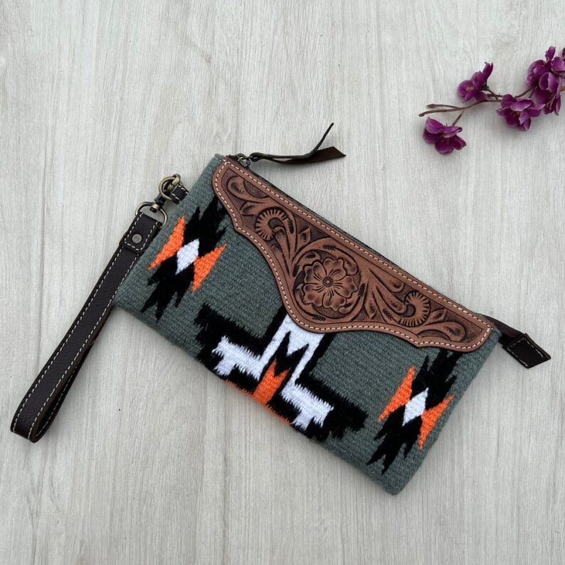 The Design Edge - Tooled Saddle Blanket Clutch – TSB41B - Tan Tooled Leather