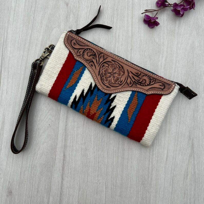 The Design Edge - Tooled Saddle Blanket Clutch – TSB41F - Brown Tooled Leather