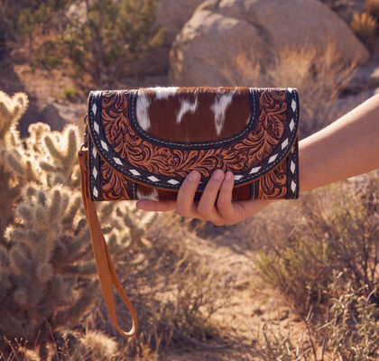 The Design Edge Mateo – Brown & White Tooled Leather Cowhide Trifold Wristlet Wallet