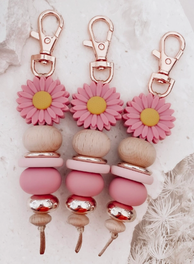 Lazy Daisy Keychain - Petal Pink