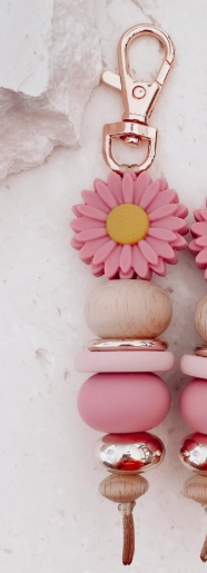 Lazy Daisy Keychain - Petal Pink