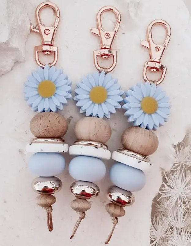 Lazy Daisy Keychain - Baby Blue