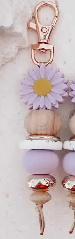 Lazy Daisy Keychain - Lilac