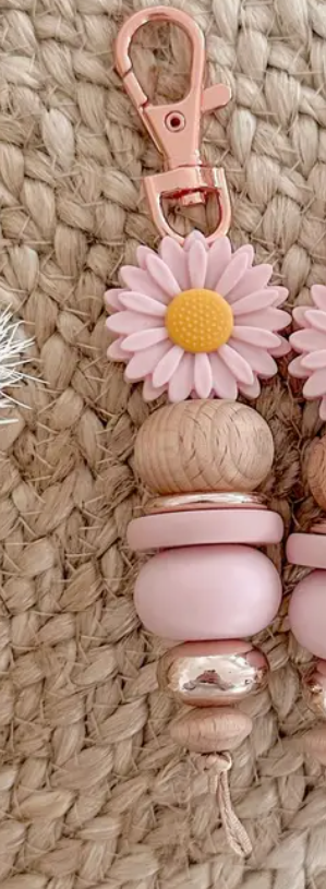 Lazy Daisy Keychain - Blush Pink