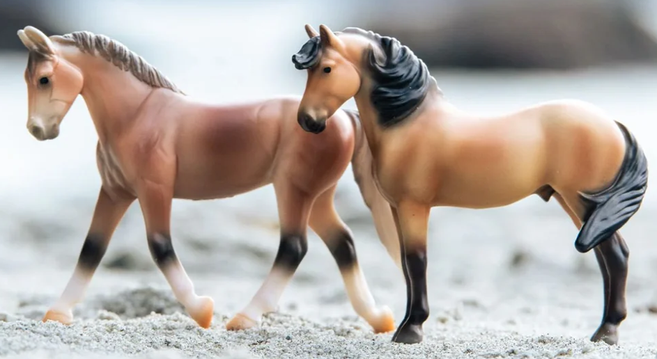 Breyer Stablemate Horse & Foal Surprise Family B Shimmering Sands - TBS10623