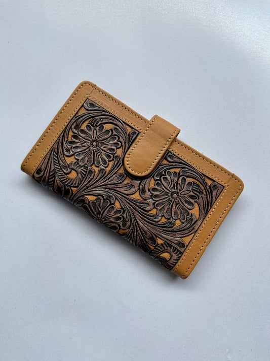 The Design Edge Ladies Tooling Leather Carved Clutch Wallet - Tan - TLW25