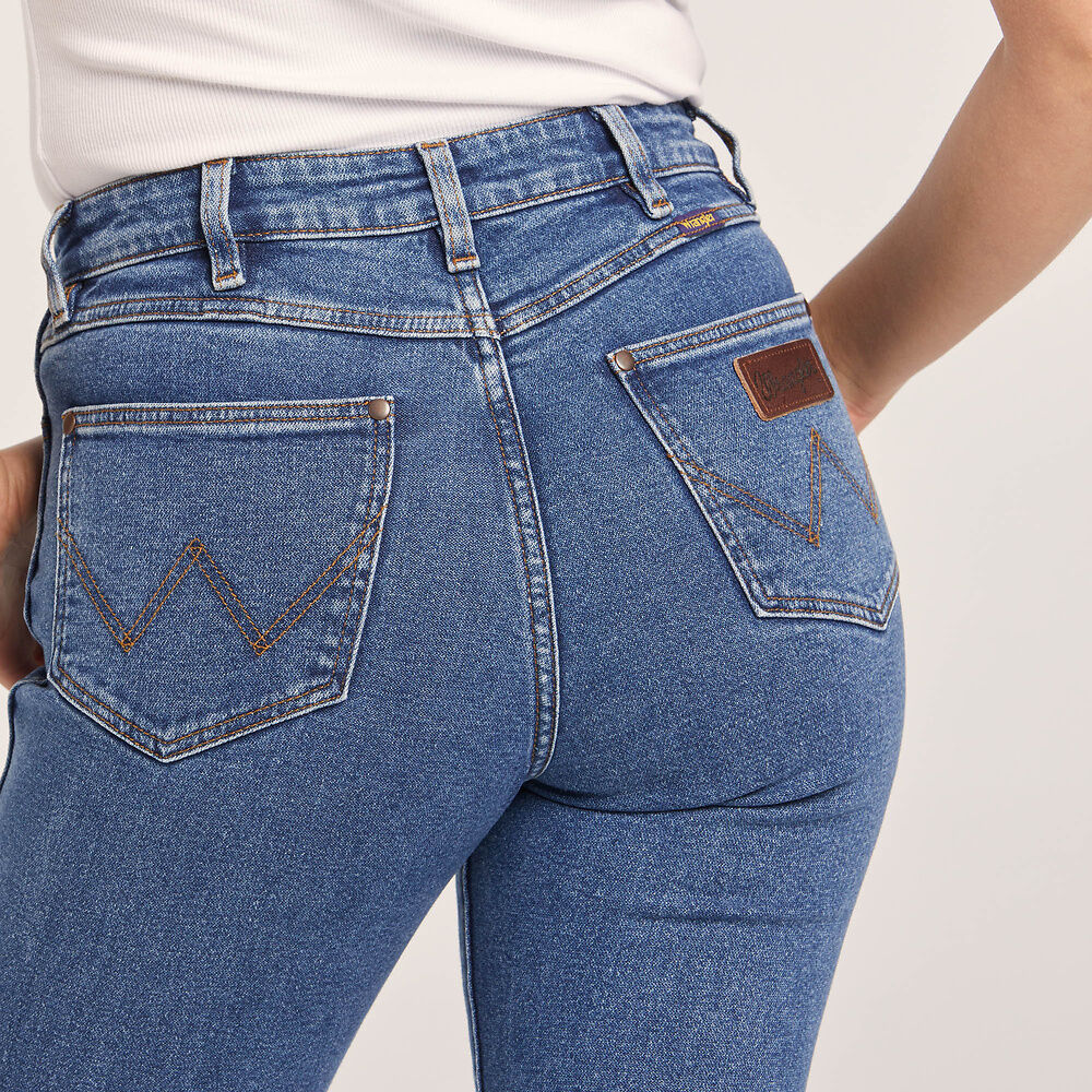 Wrangler Ladies Classic Straight Jean - ON SALE - W/091042